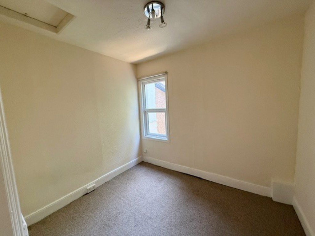 Lot: 180 - VACANT FIRST FLOOR FLAT FOR IMPROVEMENT - Bedroom with window to the side and radiator